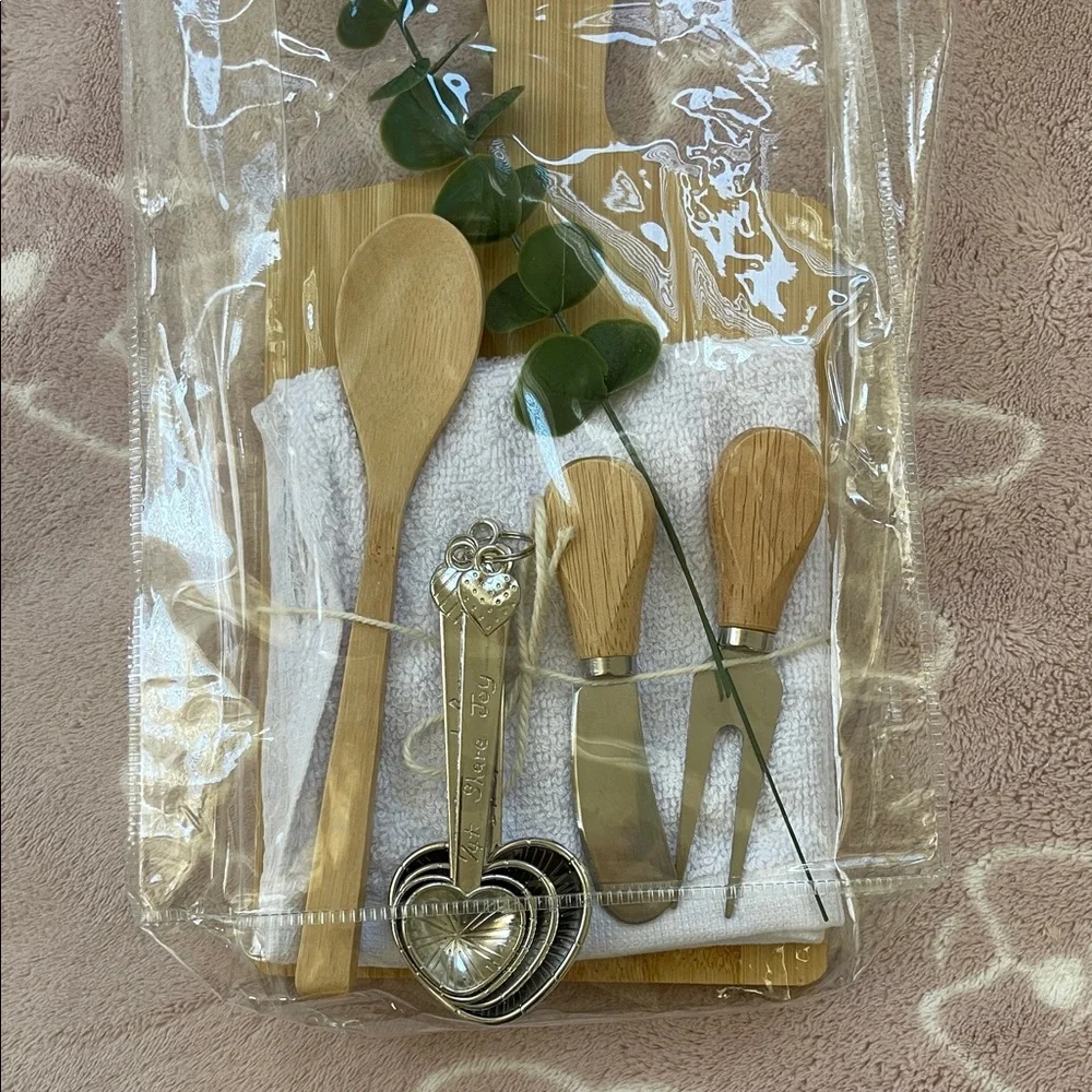 Wood Kitchen Utensil Set with Heart Measuring Spoons